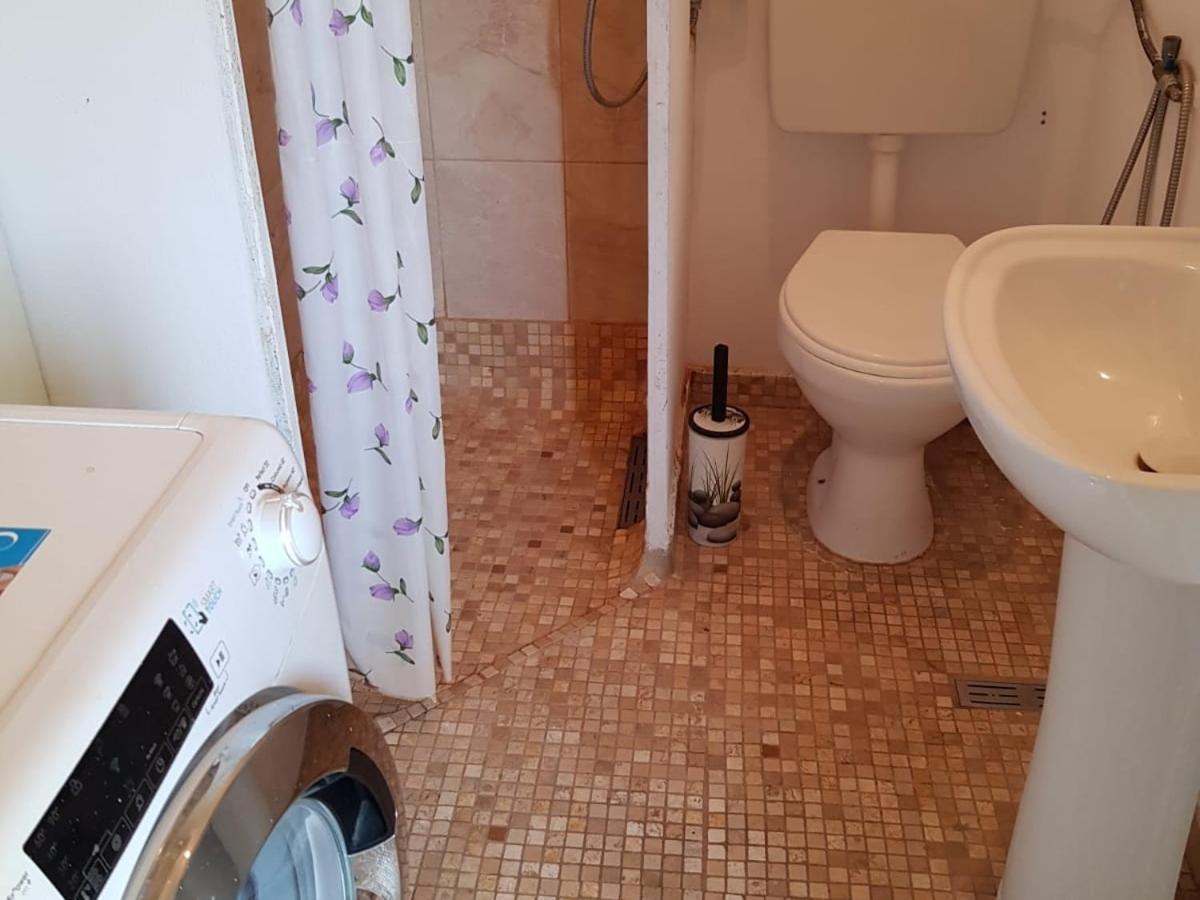 Apartment Yes *